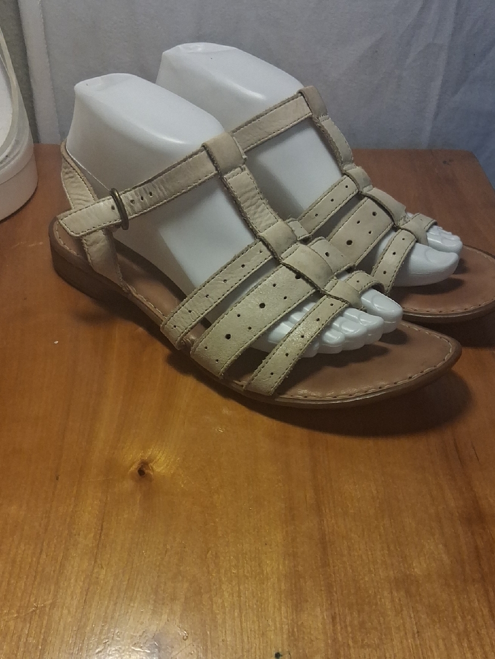 Born Women's Beige Strappy Leather Sandals Size 8